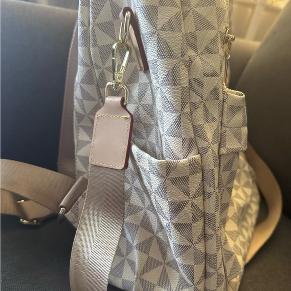 Geometric Patterned Gray Backpack - Picture 3 of 3